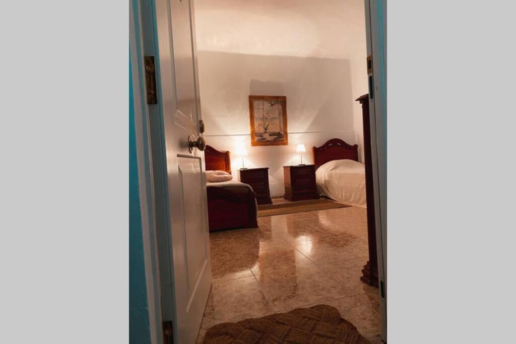 Large 90M2 Canary Apartment, Nice View, Location ! Puerto de Santiago  Esterno foto